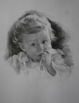 portret dziecka z rączką w buzi